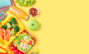 Lunch boxes filled with healthy lunches.